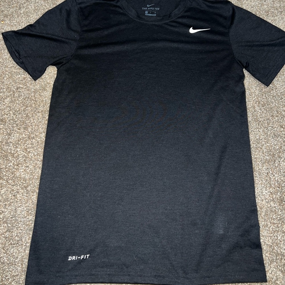 Nike dri-fit top. Worn twice, still in good condition. Size small in women’s